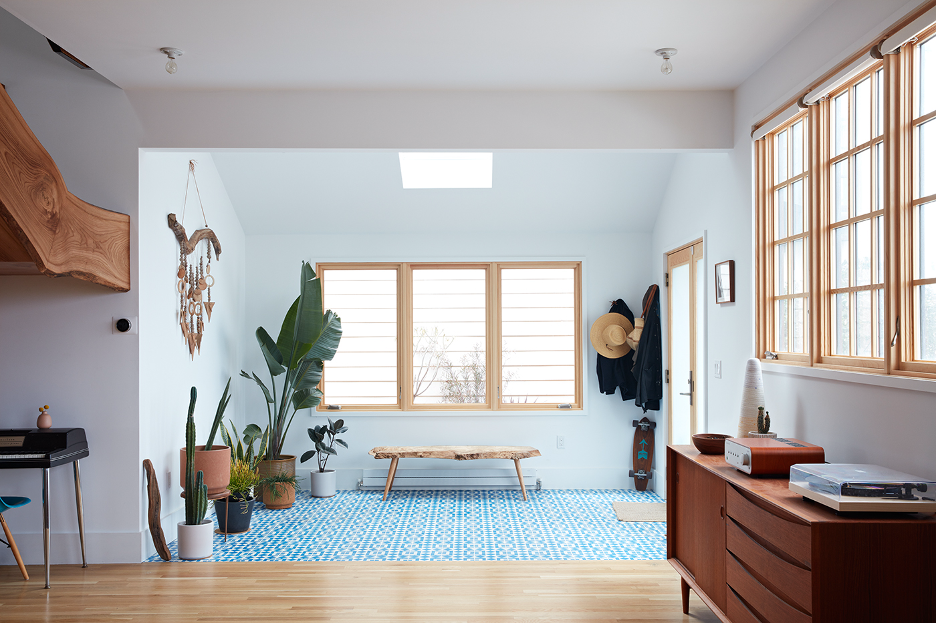 Front entrance of San Francisco surf pad defined with a Morraccan-inspired blue and white tile floor.